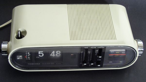 Toshiba 60s/70s Flip Clock Alarm Radio